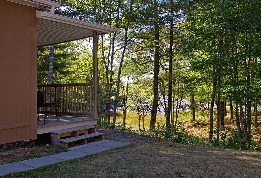 Roseway River Cottages Шелберн Экстерьер фото